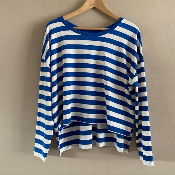 Tory Burch Sport Women’s Blue White Striped Performance Casual Top SPF50 SMALL - Picture 2 of 12